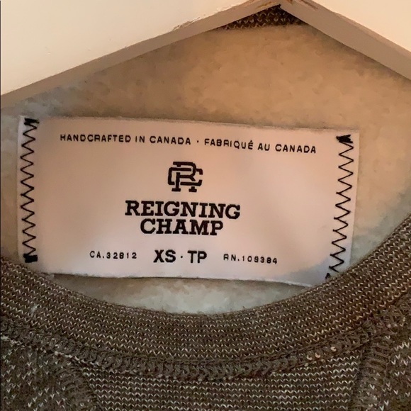 Lightly used crew neck RC sweater - Picture 2 of 3